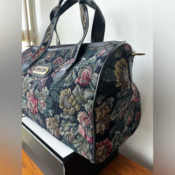 Sale🔥 Authentic Oscar de la renta duffle bag - Picture 3 of 4